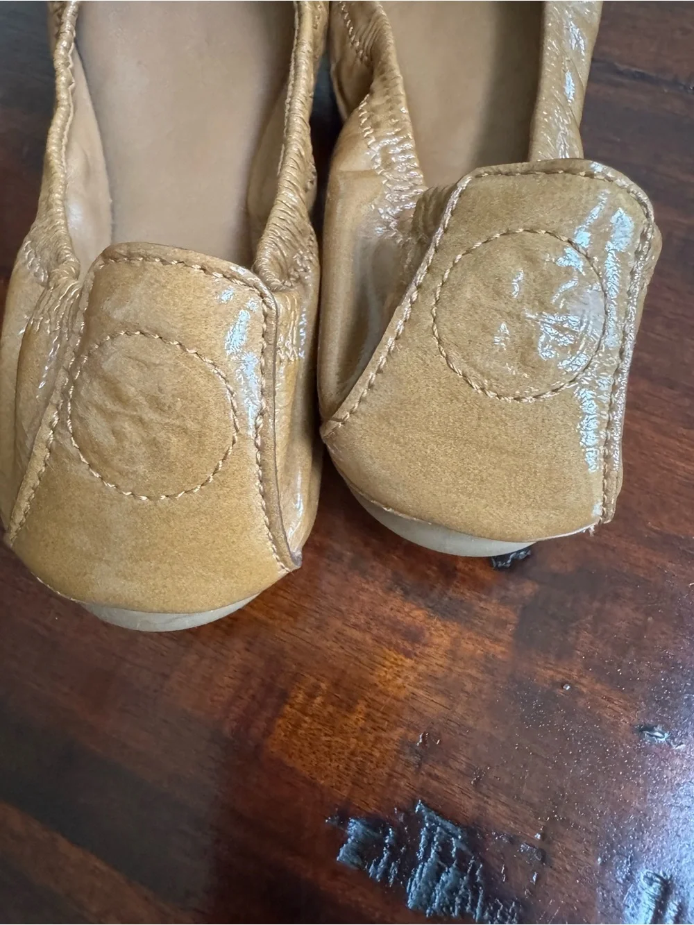 Tory Burch Tan Eddie Patent Leather Ballet Flats Size 6.5 NWOB